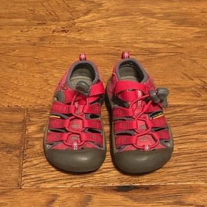 Dark pink toddler keens